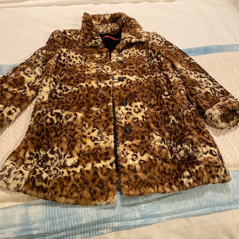 Alice and Olivia teddy coat w front pockets. So cozy but not too bulky